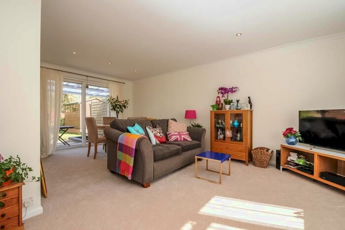 2 Bedroom Detached Bungalow To Rent In Newbury, Berkshire, RG14