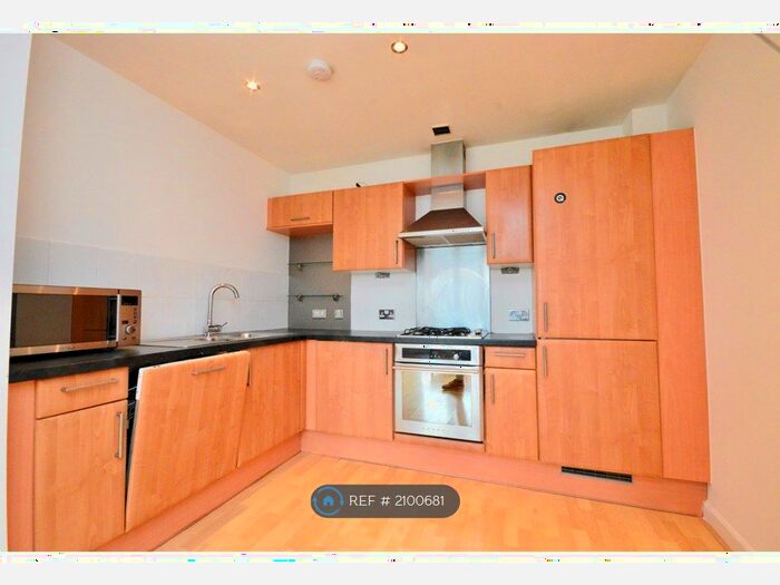 2 Bedroom Flat To Rent In Balmoral Place, Hunslet, Leeds, LS10