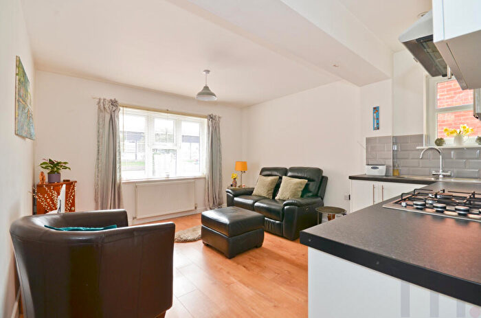 1 Bedroom Flat To Rent In Freshwater, Isle Of Wight, PO40
