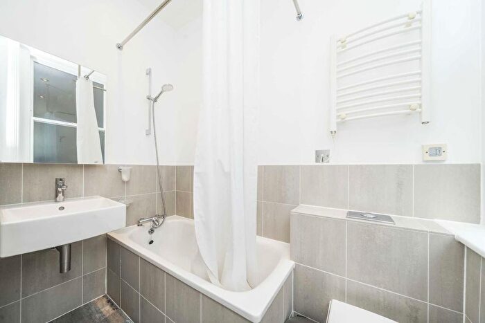 2 Bedroom Flat For Sale In West Smithfield, City Of London, EC1A
