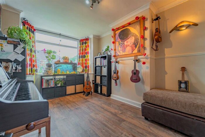 3 Bedroom House To Rent In Dunster Close, Birmingham, B30