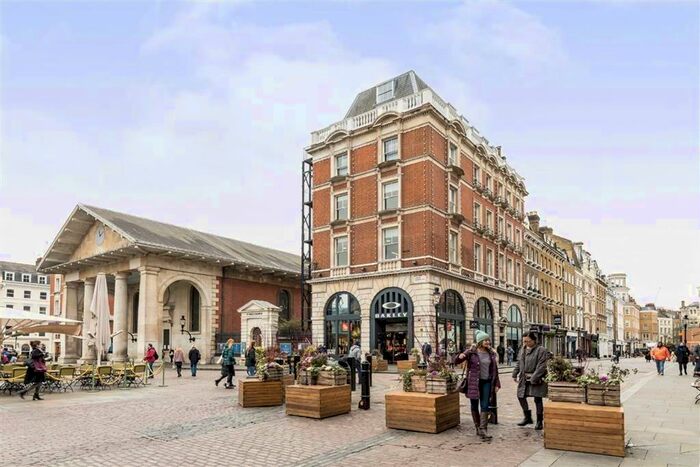 3 Bedroom Flat To Rent In King Street, London, WC2E