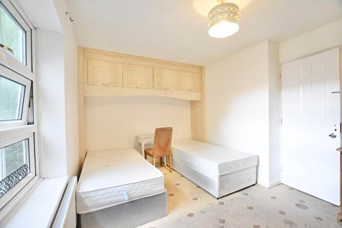 5 Bedroom Terraced House To Rent In Viscount Drive, Beckton, E6