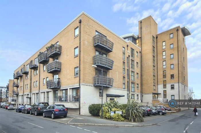 2 Bedroom Flat To Rent In Thistley Court, London, SE8