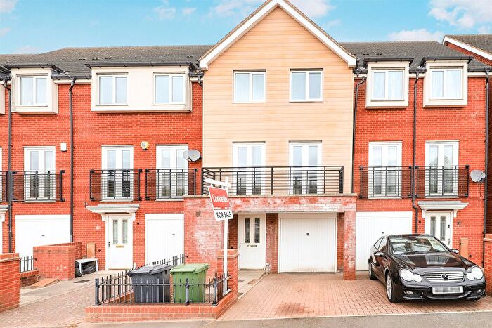 4 Bedroom Property For Sale In Tumbler Grove, Heath Town, Wolverhampton, WV10