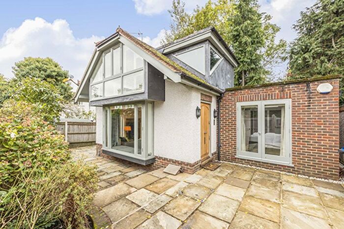 2 Bedroom Flat To Rent In Arterberry Road, London, SW20