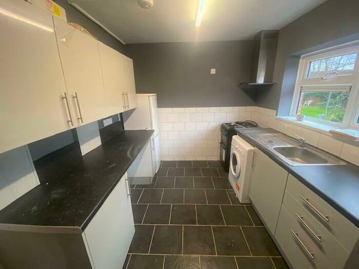 2 Bedroom Flat To Rent In Cathays Terrace, Cardiff, CF24