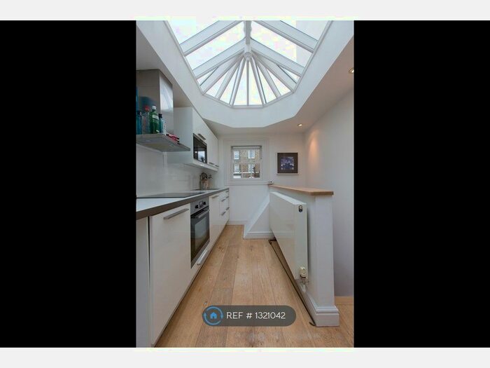 1 Bedroom Maisonette To Rent In Stockwell Park Crescent, London SW9