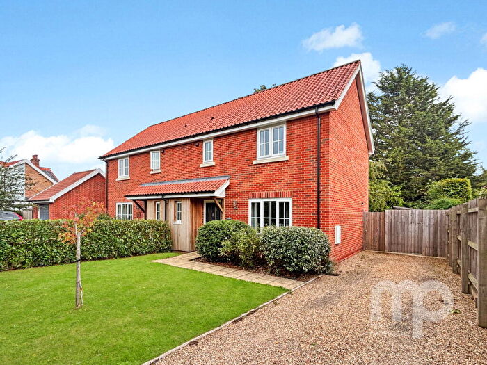 2 Bedroom Semi-Detached House For Sale In The Ridings, Spooner Row, NR18
