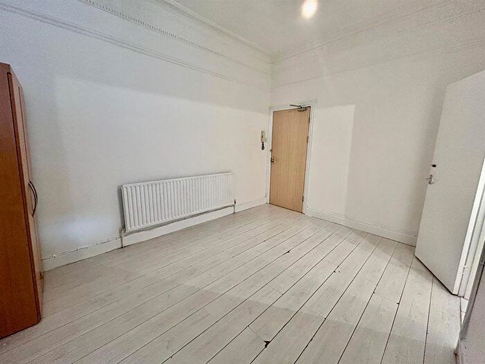 1 Bedroom Flat To Rent In Ferme Park Road, N8