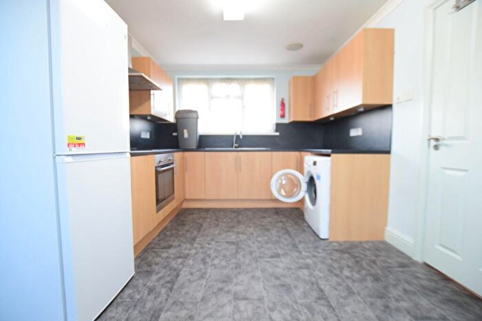 1 Bedroom Flat To Rent In Ashgrove Road, Ilford, IG3