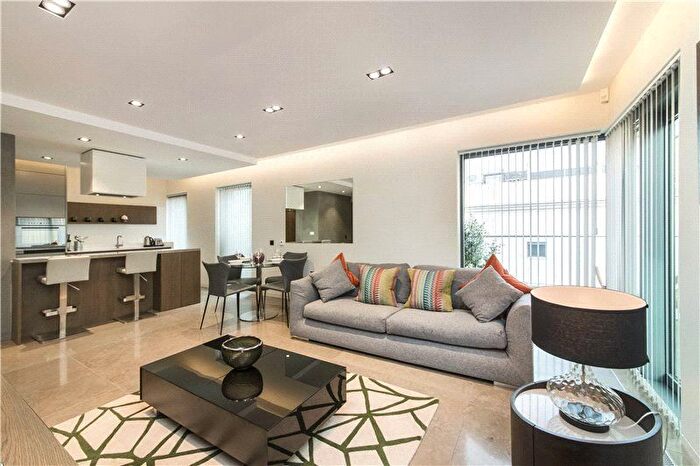 3 Bedroom Flat To Rent In Babmaes Street, St James, London, SW1Y
