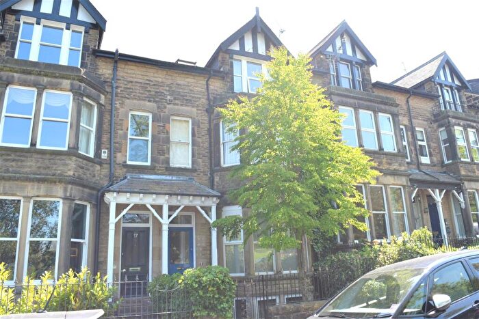 2 Bedroom Apartment For Sale In Harlow Moor Drive, Harrogate, HG2