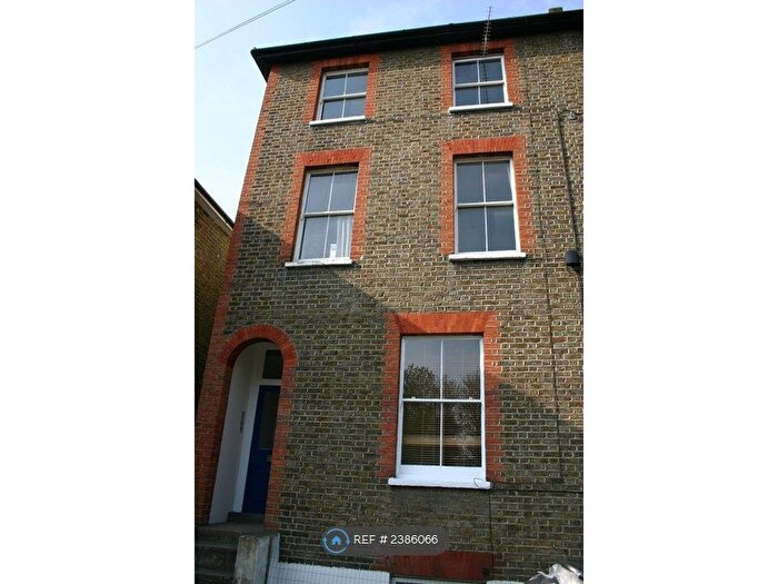 1 Bedroom Flat To Rent In St. Andrews Road, Surbiton, KT6