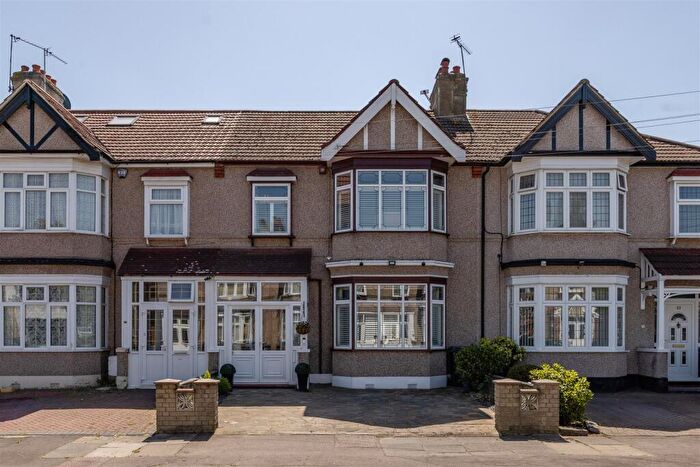 3 Bedroom Terraced House For Sale In Castleview Gardens, Ilford, IG1