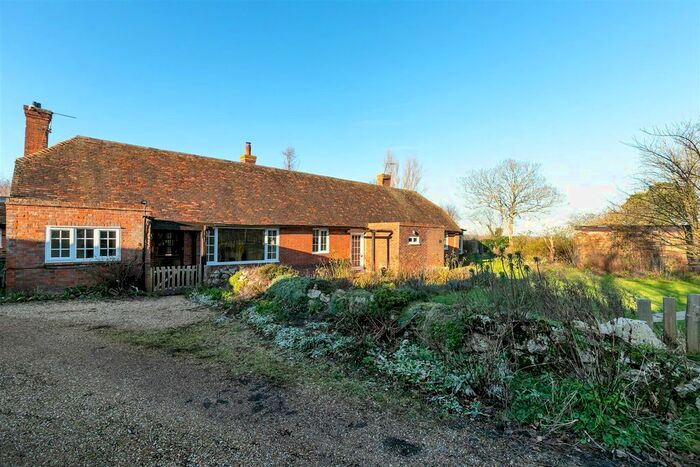 3 Bedroom Detached Bungalow To Rent In The Street, Appledore, Ashford, TN26