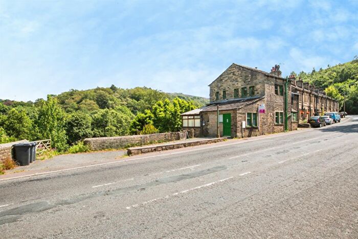 4 Bedroom End Of Terrace House For Sale In Oldham Road, Rishworth, HX6