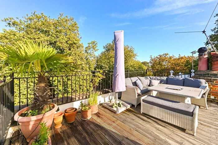 2 Bedroom Flat To Rent In Kew Road, Richmond, TW9