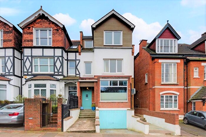 3 Bedroom Apartment For Sale In Pattison Road, Childs Hill, NW2