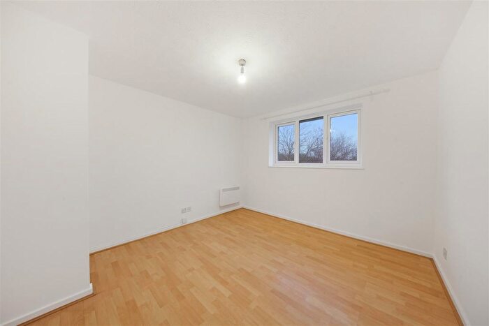 2 Bedroom Flat To Rent In Campbell Gordon Way, Dollis Hill, NW2