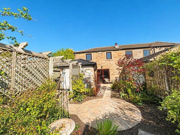 3 Bedroom Barn Conversion For Sale In Blackmires, Queensbury, Bradford, BD13