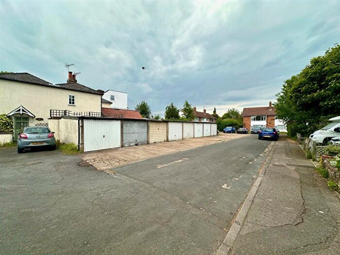 Property For Sale In Alwyns Close, Chertsey, KT16