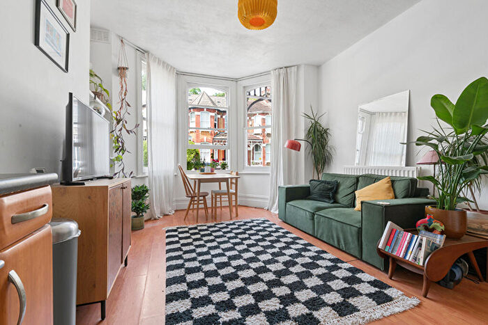 2 Bedroom Apartment For Sale In Sandrock Road, London, SE13