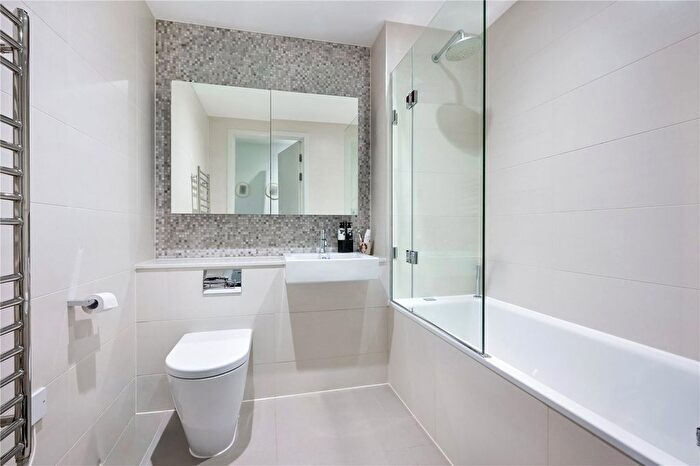 2 Bedroom Flat For Sale In York Way, London, N7