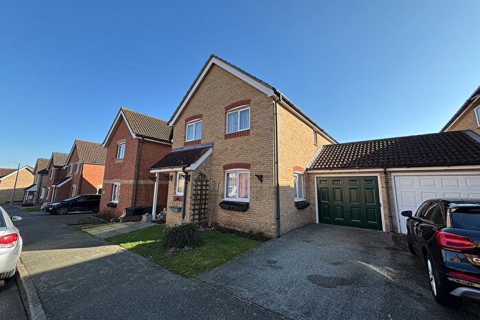 3 Bedroom Detached House For Sale In Bridport Way, Braintree, CM7