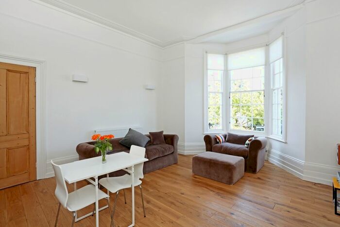 2 Bedroom Flat To Rent In Grove Park Road, London, W4