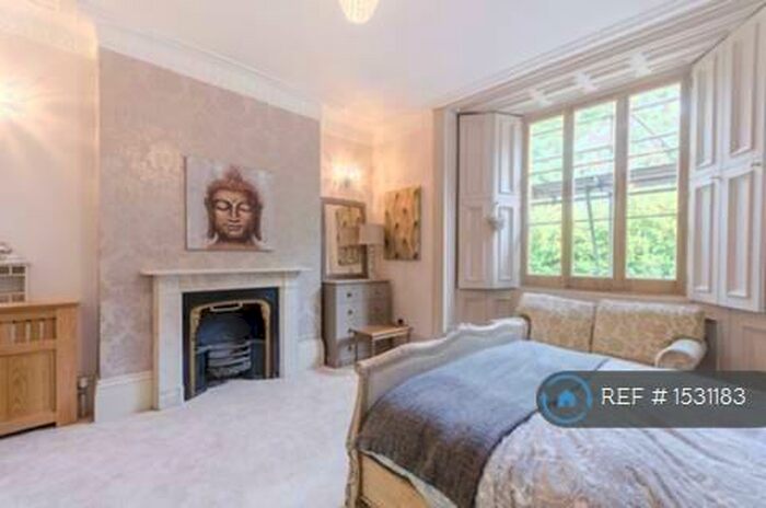 1 Bedroom Flat To Rent In South Terrace, Surbiton, KT6