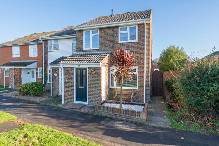 3 Bedroom End Of Terrace House For Sale In Fell Drive, Lee-on-the-Solent, PO13