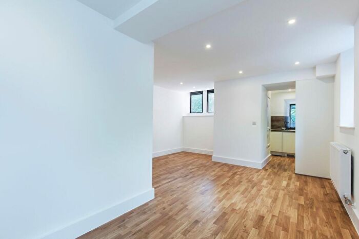 1 Bedroom Flat To Rent In Old Church Court, Grove Road, N11