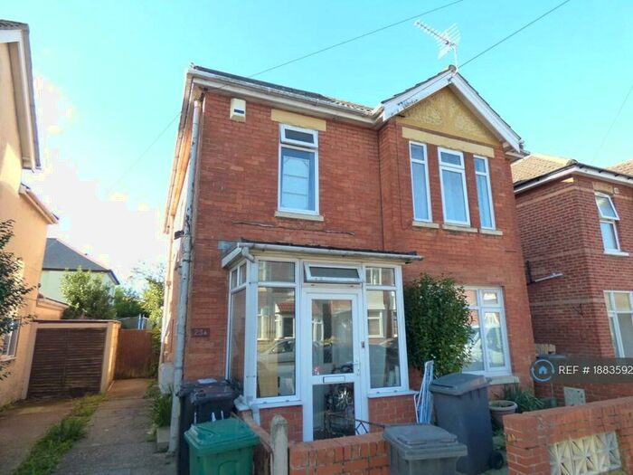 3 Bedroom Flat To Rent In Winton, Bournemouth, BH9