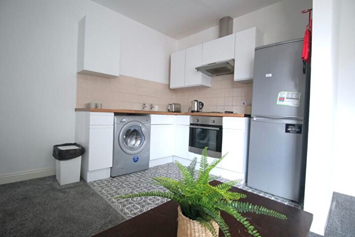 3 Bedroom Flat To Rent In Spurgeon St, London, SE1