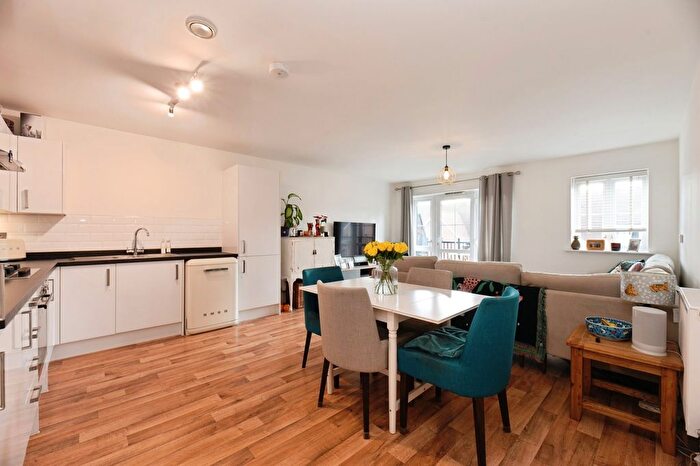 2 Bedroom Flat For Sale In Alderson Grove, Walton-On-Thames, Surrey, KT12