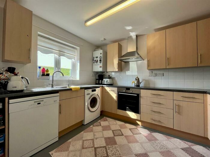 4 Bedroom Semi-Detached Bungalow To Rent In The Ride, Cheshunt, Waltham Cross, EN8