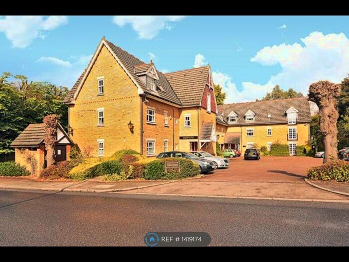 2 Bedroom Flat To Rent In Magisters Lodge, Rickmansworth, WD3