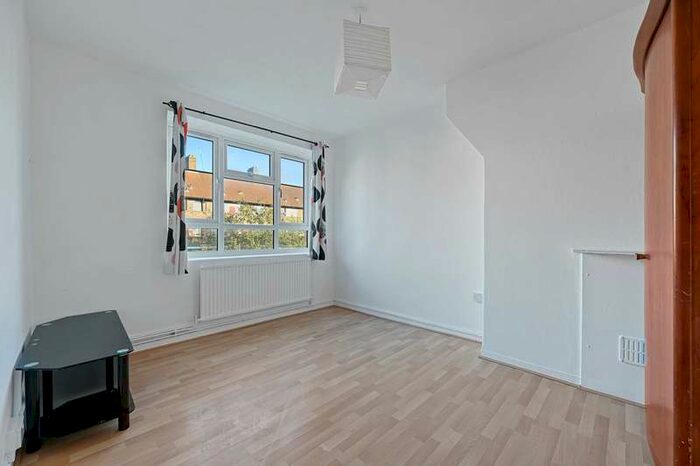 3 Bedroom Flat To Rent In Hargreaves House, Australia Road, White City Estate, W12