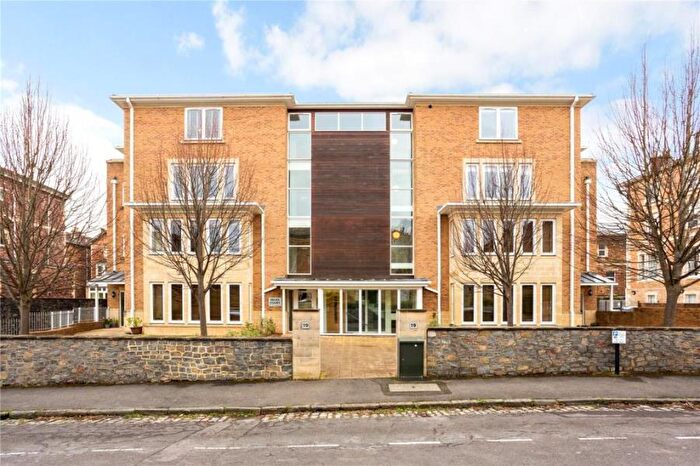 2 Bedroom Apartment To Rent In Miles Court - Clifton, BS8