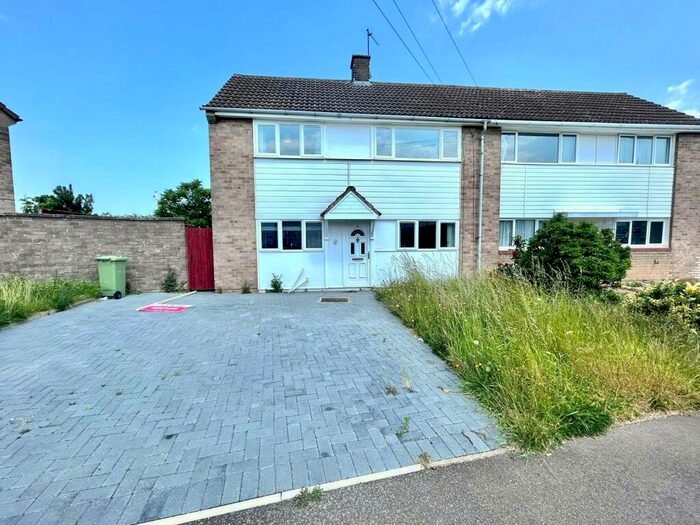 3 Bedroom House To Rent In Cherry Road, MK16