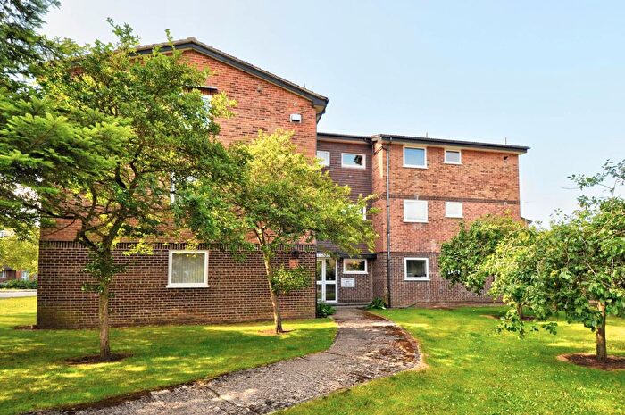 2 Bedroom Flat To Rent In Charter Way, Wallingford, OX10