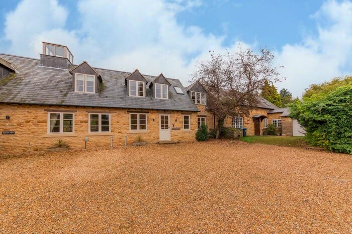 4 Bedroom Semi-Detached House To Rent In Kingham, Oxfordshire, OX7