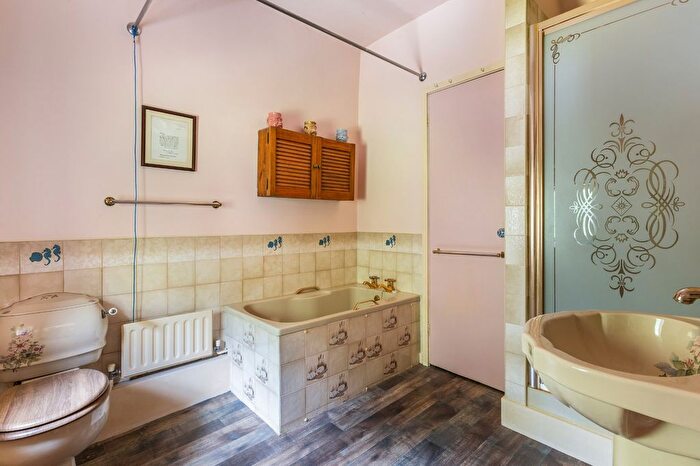 2 Bedroom Detached House For Sale In Jumps Road, Churt, Farnham, Surrey, GU10