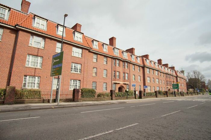 2 Bedroom Flat To Rent In Hillsborough Flats, Hotwell Road, Hotwells, Bristol, BS8