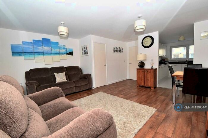 5 Bedroom Terraced House To Rent In Vimy Drive, Dartford, DA1