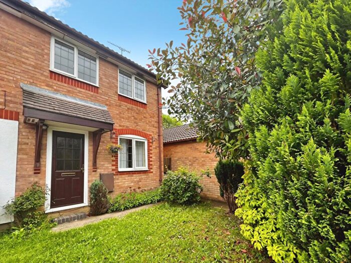 2 Bedroom End Of Terrace House For Sale In Norfolk Close, Bewbush, Crawley, RH11