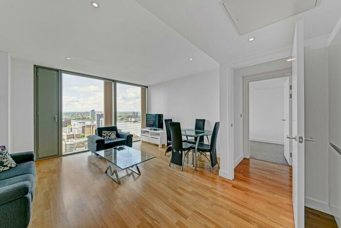 1 Bedroom Apartment To Rent In West Tower, The Landmark, Canary Wharf, E14