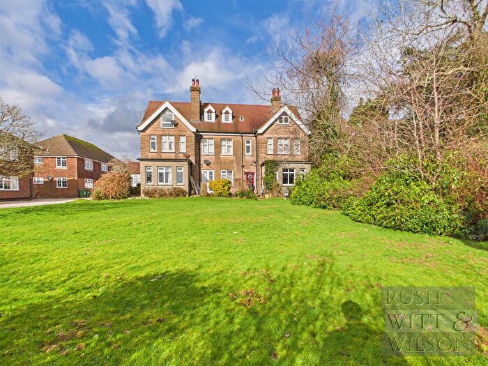 2 Bedroom Flat For Sale In Tollgates, Battle, TN33