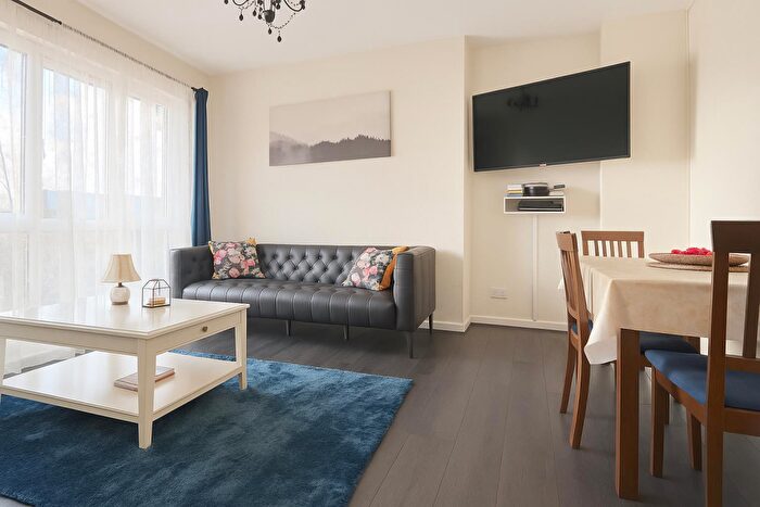 2 Bedroom Flat For Sale In West India Dock Road, London, E14